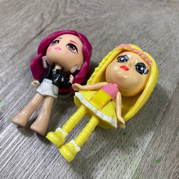 Spin Masters Little Charmers Lot of 2 Mini Fashion Dolls - Pink & Yellow Hair - Picture 4 of 8